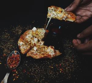 Tandoori Paneer & Capsicum Pizza