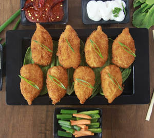 Golden Crispy Paneer Momos