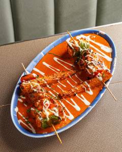 Vegetable sticks in curry
