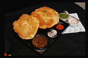 Dilli Ke Chole Bhature [2Pcs Bhature]