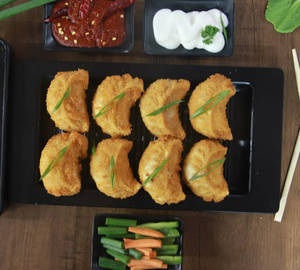 Golden Crispy Chicken Momos