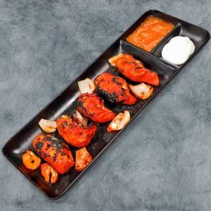 Tandoori Paneer Momos (6 Pcs)