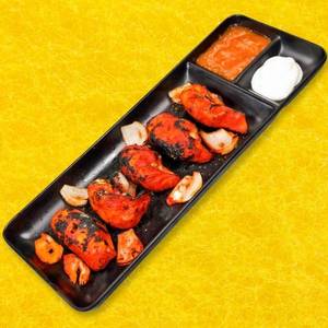 Tandoori Paneer Momos (6 Pcs)