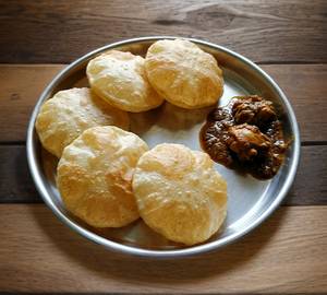 5 Luchi With Chicken Kosha (2Pc)