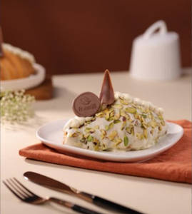 Pistachio Cream Dream Croissant (90gm)