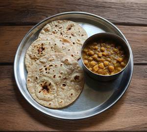 3 Rooti With Ghugni (250Ml)