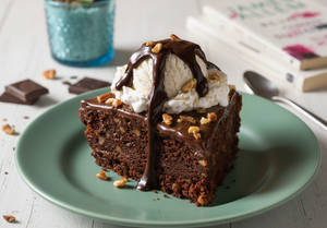 Walnut Brownie With Ice Cream
