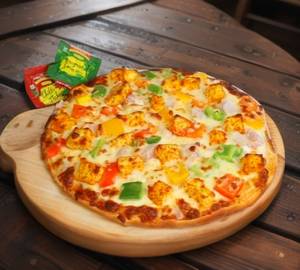 Tandoori paneer pizza