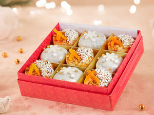 Nutmeg Festive Cookies 9pcs