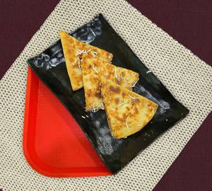 Cheese Paneer Pizza Paratha