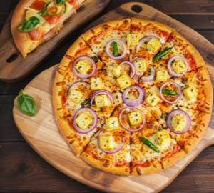 Onion & Paneer Pizza