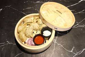 Veg Momos [8 pcs]