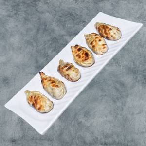 Pan Fried Paneer Momos (6 Pcs)