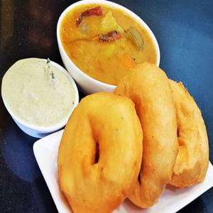 Medu Vada Sambar Chutney (3Pcs)