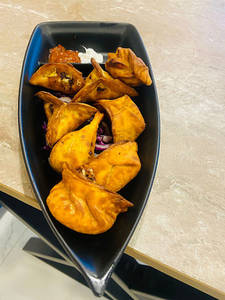 Creamy Paneer Tikka Momos [6 Pcs]