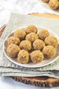 Gond badam laddu