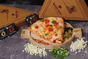 Tandoori Paneer Mega Pizza Slice