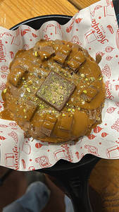 Golden Kitkat Lotus Kunafa