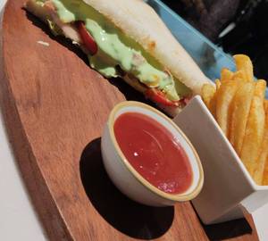 Spicy Guacamole ?Feta Cheese Sandwich
