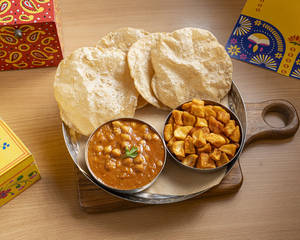 Sindhi Chole Puri Aloo