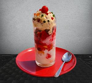 Gadbad (Ice Cream Sundae)