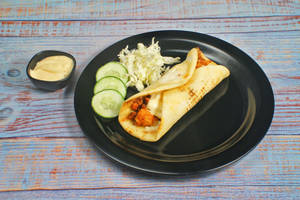 Chicken khuboos shawarma