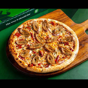 Chicken seekh kebab pizza
