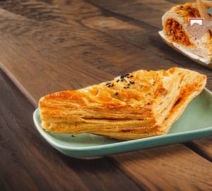 Chicken puff    [1 pc]