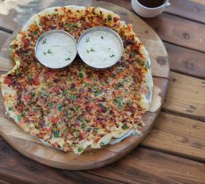 Veg loaded uttapam with chutney [1 piece]