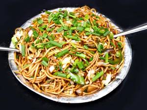 Veg hakka noodles