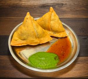 Samosa with chutney [2 Piece]