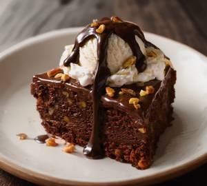 Brownie with ice scoop