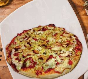 Roast kaju chicken pizza