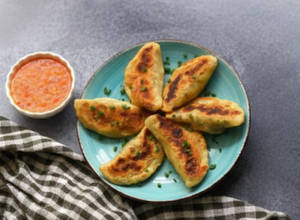 Paneer Pan Fried Momo [6 Pieces]