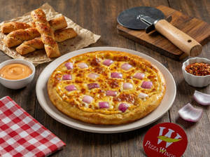 Onion Pizza Pie+spicy Twisties 2pc Combo