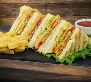 Egg club sandwich
