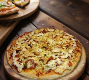 Chicken kaju pizza