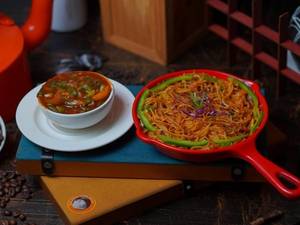 Noodles With Hot Garlic Sauce (Gravy)
