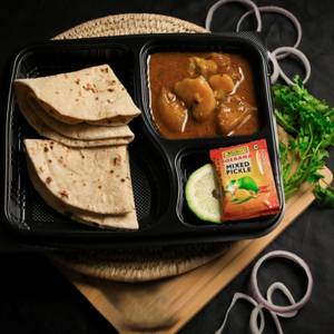 2 Roti with Pork Curry (3 Pieces)