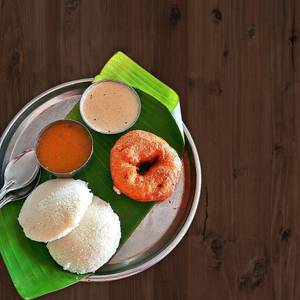 Idli vada (2+1)