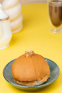 36% Milk Chocolate Bun (professional)