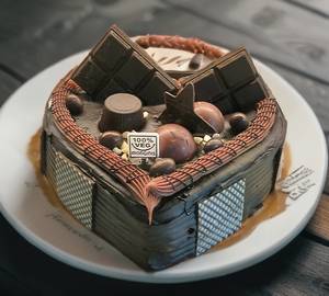 Choco Crunchy Heart Shape Cake (Royal Choco) [500Gm]