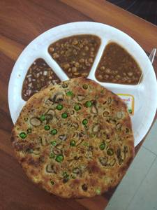 Matar Mushroom Kulcha