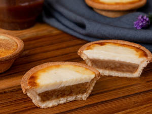 Apple Crumble Cheesecake Tart