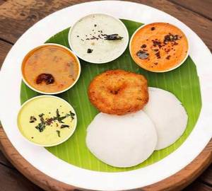 5 Idli with Sambar Chutney
