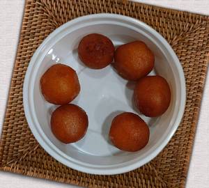 Garam Angoori Gulabjamun
