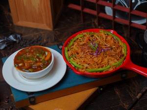Noodles With Hot Manchurian Sauce (Gravy)
