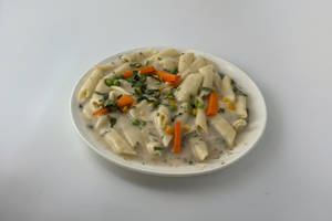 Alfredo Pasta With Green Vegetables