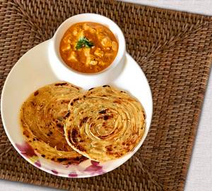 Paneer curry.2 lachha paratha 