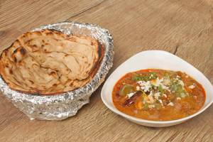Chilli Paneer With 1 Butter Naan And 1 Laccha Paratha